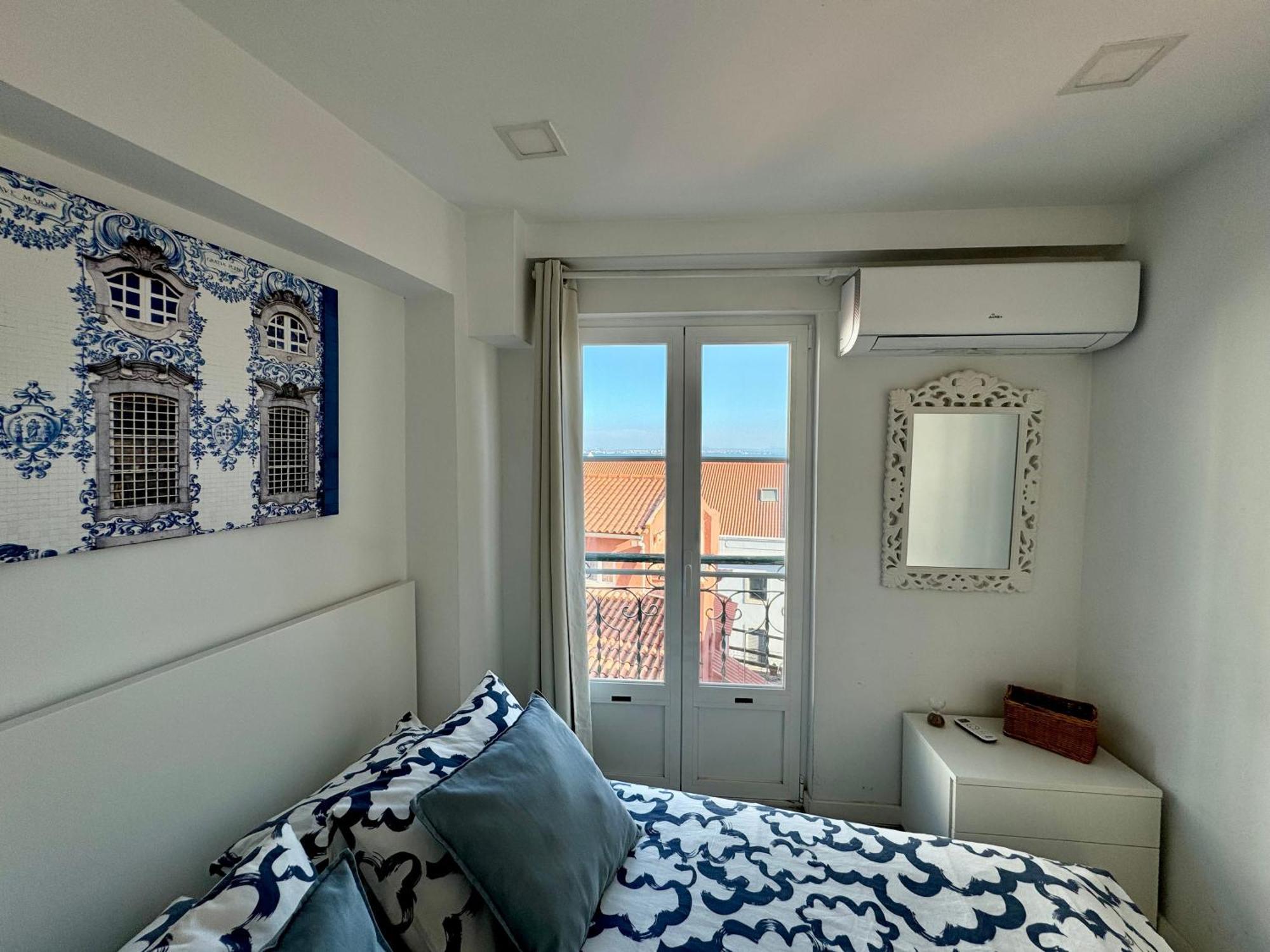 Alfama House Guest house *